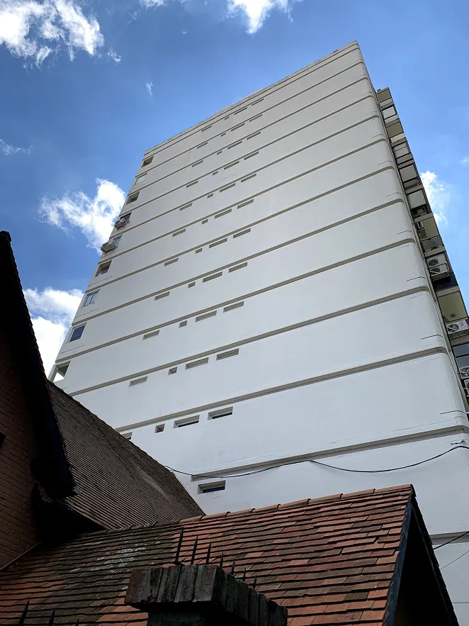 Fachada de edificio en altura